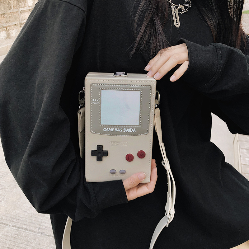 حقيبة كتف صغيرة بتصميم وحدة تح - مراجعة Retro Gaming Events وسعره