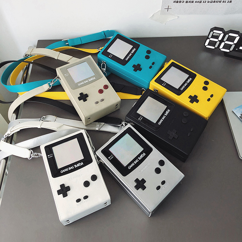 حقيبة كتف صغيرة بتصميم وحدة تح - مراجعة Retro Gaming Events وسعره